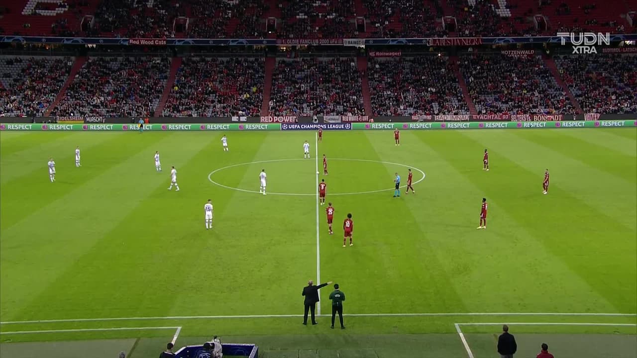 Arranca el partido y la pelota está en juego.
