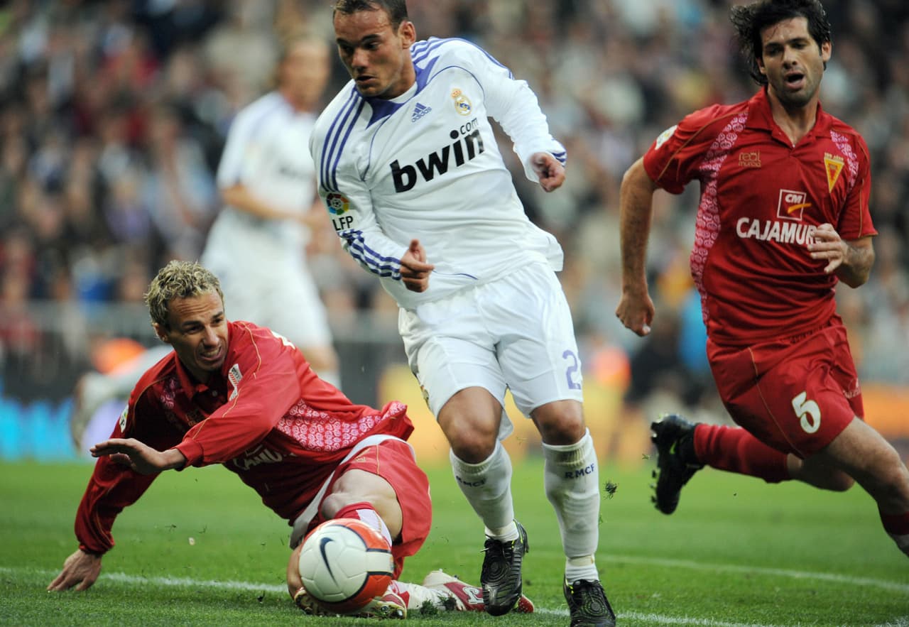 Murcia juega como local en la Nueva Condomina, con capacidad para 31179 personas y homologado para partidos internacionales por FIFA y UEFA. Allí juega en ocasiones la selección de España.