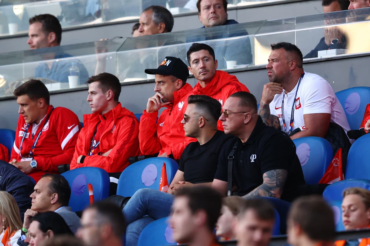 Polonia se puso en ventaja de dos goles gracias a los tantos de Cash y Zieliński, pero los Países Bajos reaccionaron con las anotaciones de Klaassen y Dumfries.