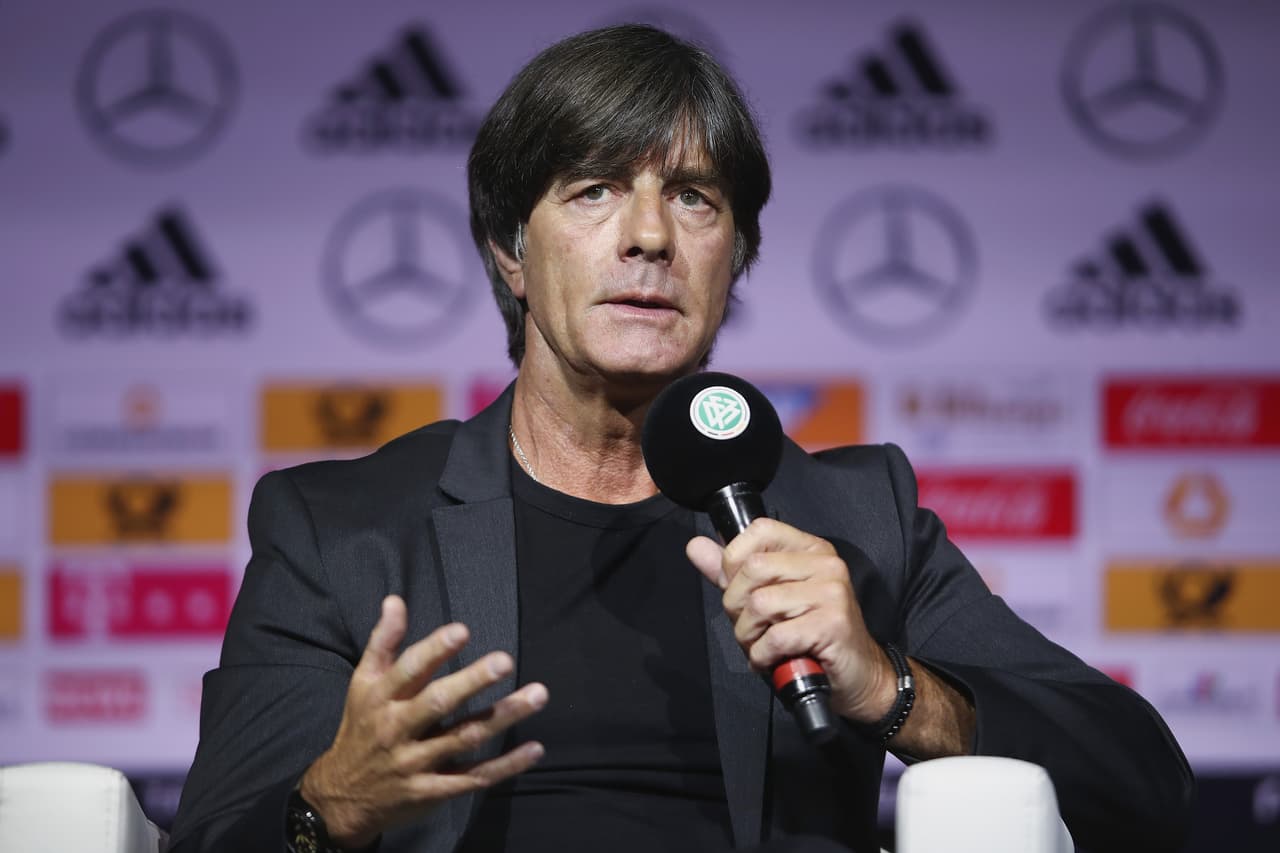 Si bien no ha tenido aún experiencia en clubes, se estima que después del Mundial de Rusia 2018 estará desempleado y surge como una excelente oportunidad para el Real Madrid.