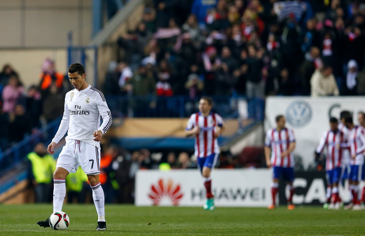 A esa derrota le siguió otra el 07/01/2015 por los octavos de final de la Copa del Rey. Esta vez el Atlético los superó por 2-0, CR7 jugó solo desde el minuto 63 y el Madrid se fue derrotado con un global de 4-2.
