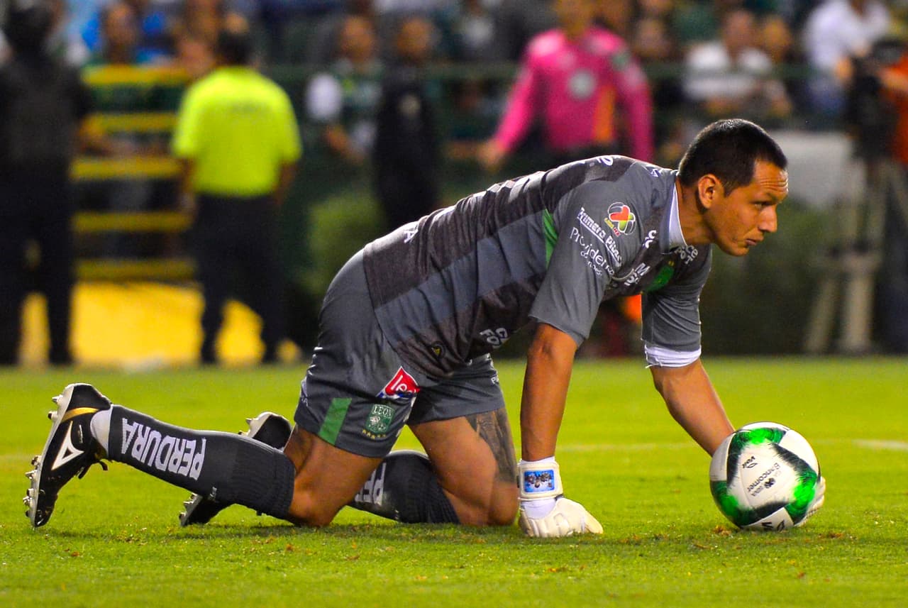 El arquero Rodolfo Cota fue clave para el León en no recibir un gol más y así darle el resultado que necesitaba a su equipo.