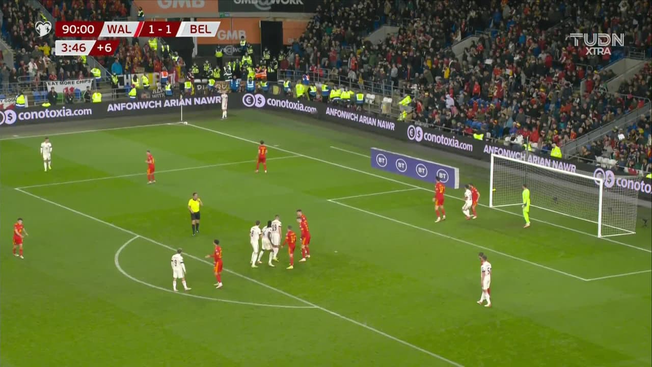 ¡TIRO ATAJADO! disparo por Dedryck Boyata.