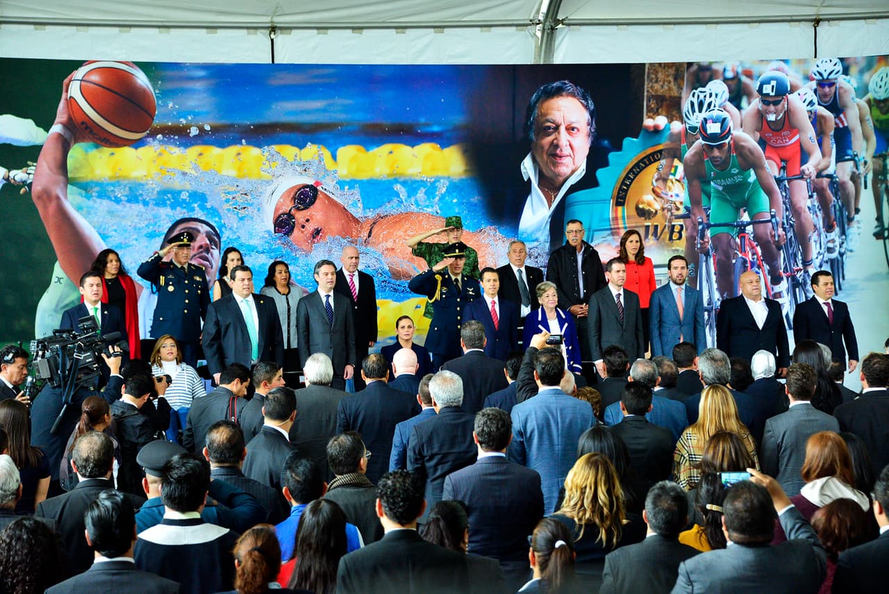 También estuvieron ex monarcas como Carlos Zárate, Rafael Herrera, Daniel Zaragoza, Lupe Pintor, Pipino Cuevas, y actuales campeones como Carlos Cuadras, Julio Ceja, Francisco Vargas e Ibeth Zamora, además de Juan Manuel Márquez. (Notimex)