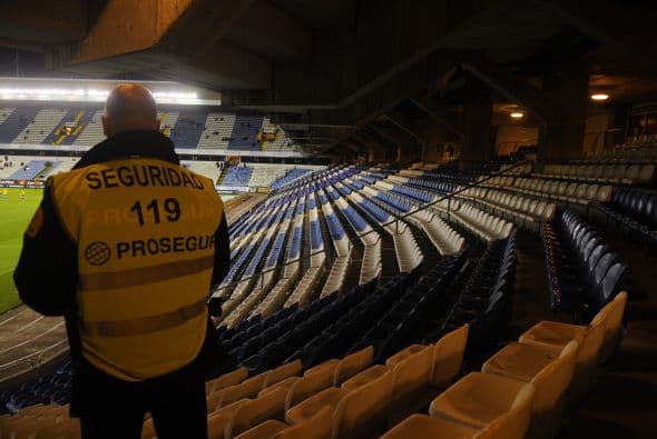 En Riazor apenas se veían empleados de seguridad en las gradas.