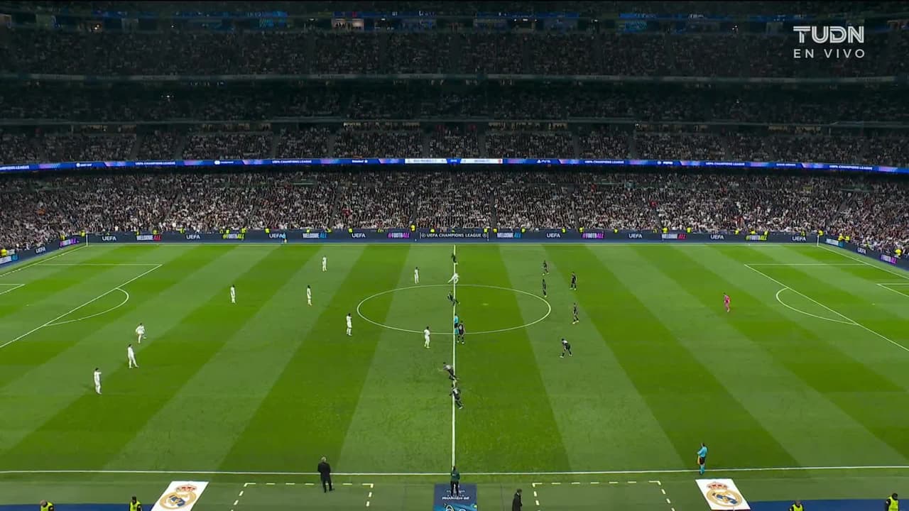 Arranca el partido y la pelota está en juego.