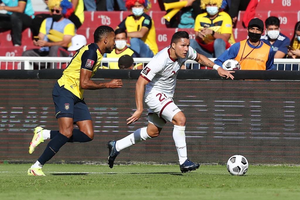 Piero Hincapie anotó el único tanto del encuentro en la victoria 1-0 de Ecuador sobre Venezuela.