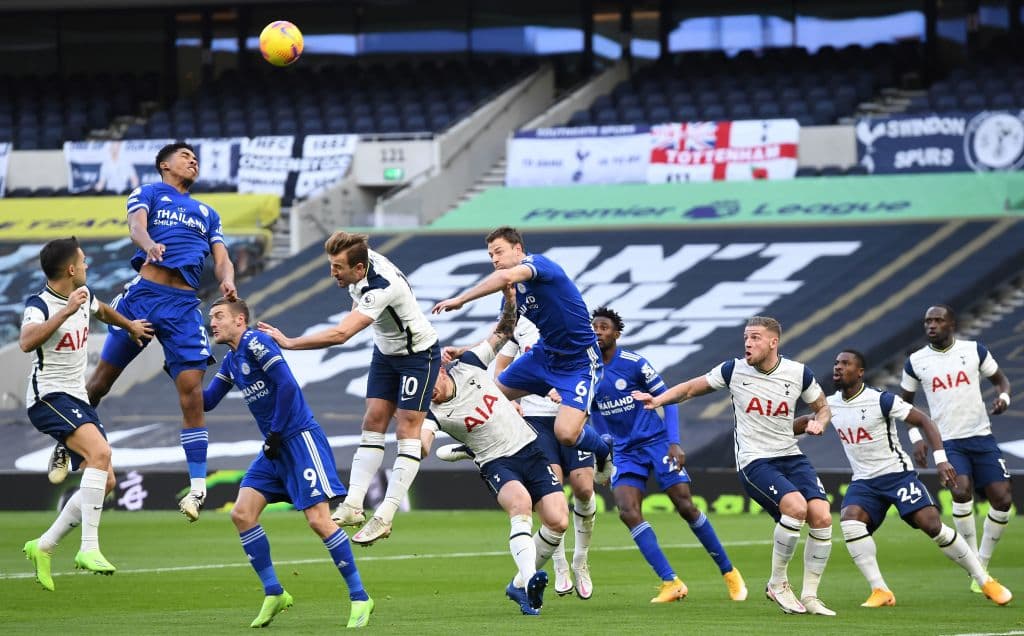 Leicester City se impone en casa del Tottenham y se lleva la victoria 2-0. Jamie Vardy fue el autor del primer gol al minuto 49 y un rebote en Toby Alderweireld, se convierte en autogol. Los 'Spurs' caen a la quinta posicion de la tabla, mientras que los 'Foxes' ocupan el segundo lugar en la Premier League.