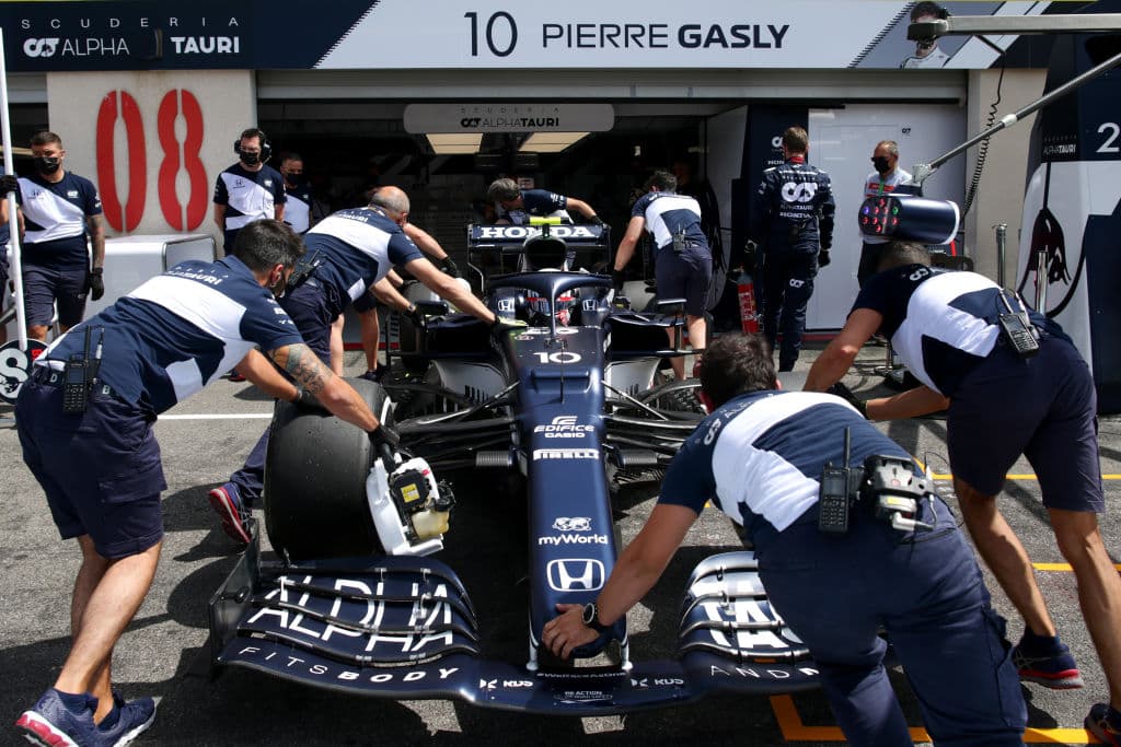 Los tres pilotos más rápidos de las segundas prácticas libres del Gran Premio de Francia fueron Max Verstappen (1:32.872), Valtieri Bottas (1:32.880) y Lewis Hamilton (1:33.125)