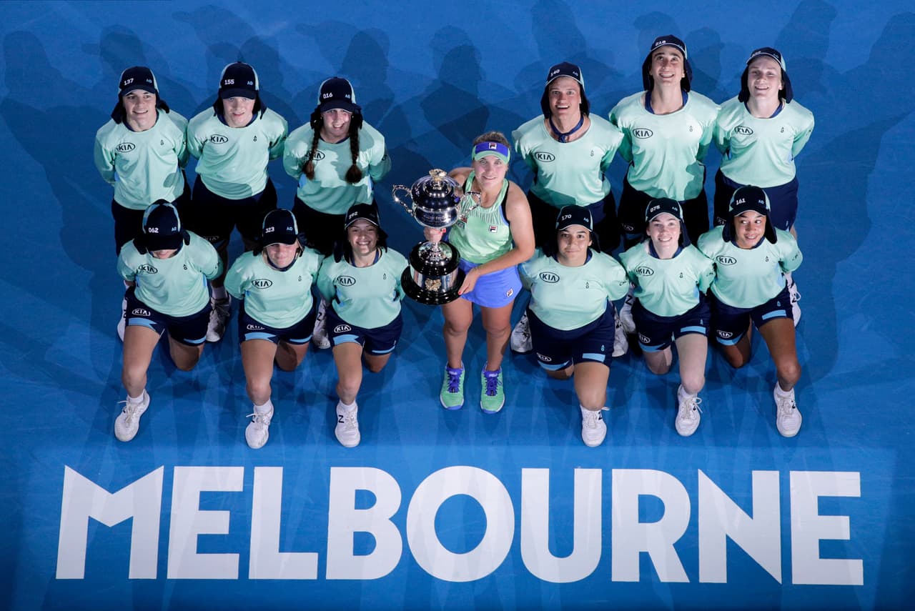 “Oficialmente, mi sueño se ha hecho realidad. Los sueños se hacen realidad. Así que, si tienen un sueño, vayan a por él y se hará realidad”, expresó la campeona más joven en Melbourne Park desde 2008.