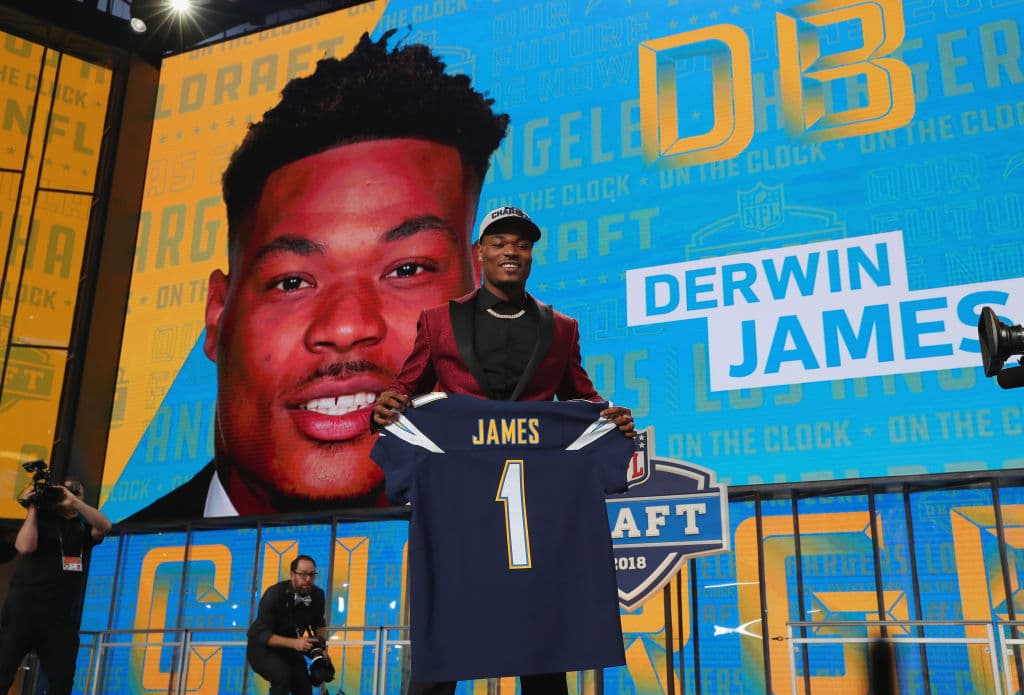 5) 
<b>Derwin James, S</b>. Los LA Chargers, a decir de muchos expertos, se llevaron una joya que apuntala su ya de por sí sólida defensa contra el pase. Eso hará más fácil que busquen cómo parar la carrera.