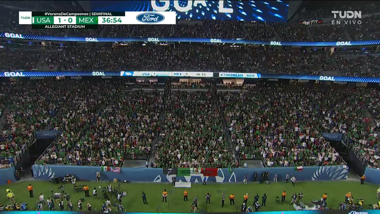 ¡GOL!  anota para Estados Unidos. Christian Pulisic