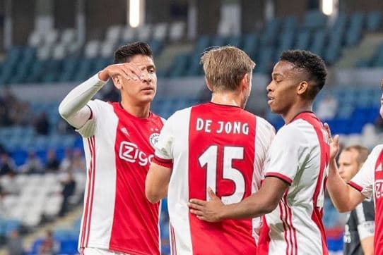 Edson Álvarez tiene minutos con el Ajax en amistoso