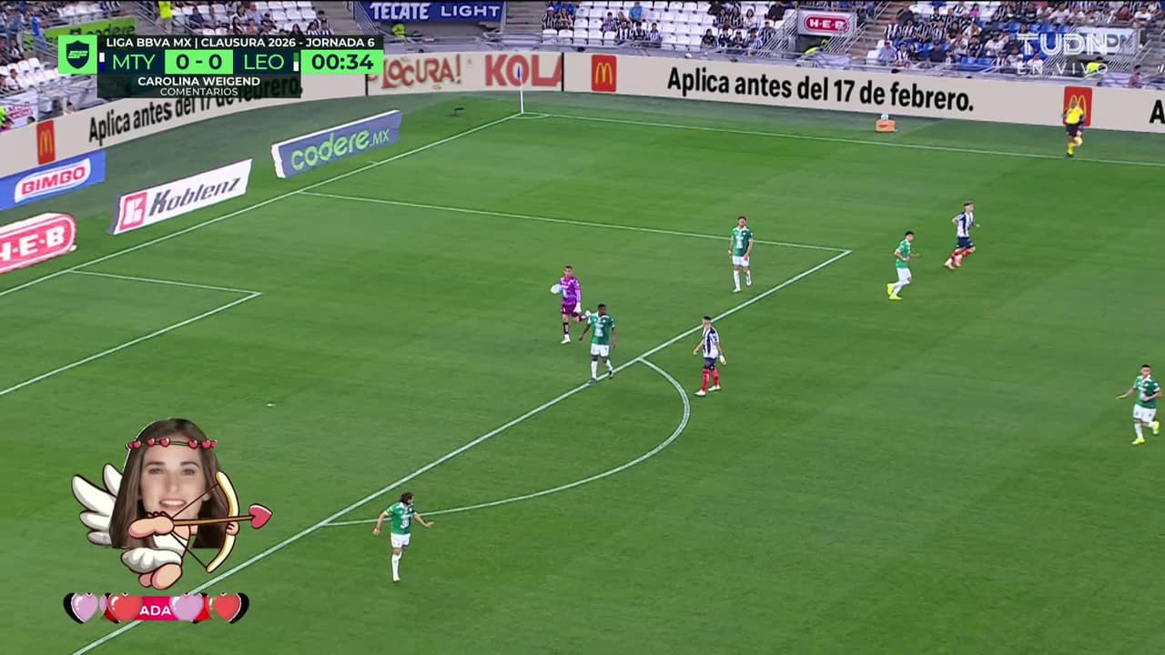 Arranca el partido y la pelota está en juego.