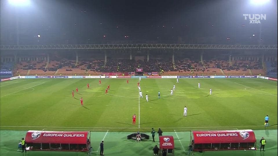 Arranca el partido y la pelota está en juego.