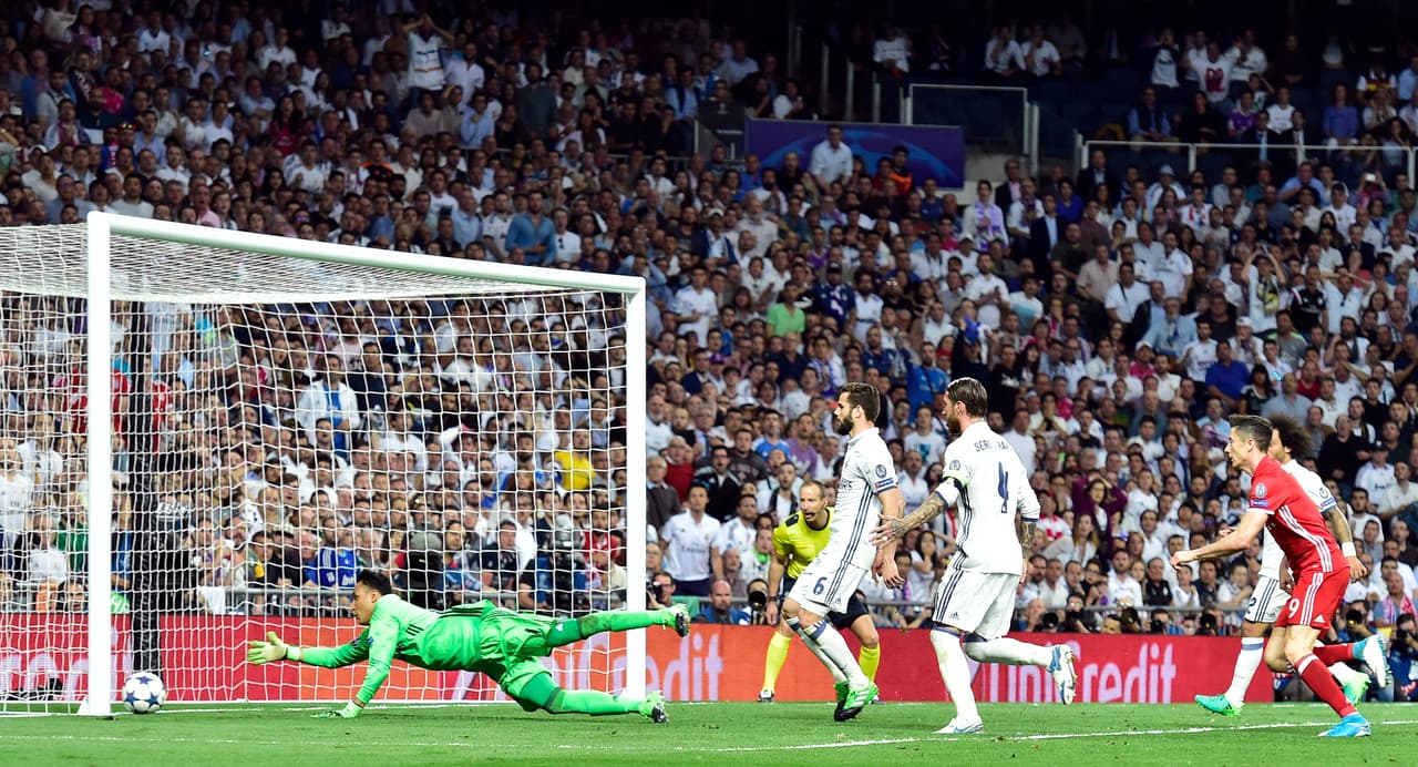 Al minuto 33, la presión del equipo alemán llevó al error de Real Madrid y a un gol en contra de Sergio Ramos, con lo que se igualó la serie.