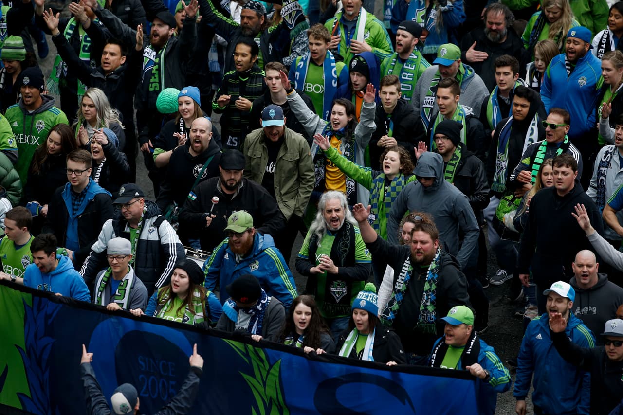 Una de las 'Marchas hacia el Partido' realizadas este año por la afición de Seattle Sounders.