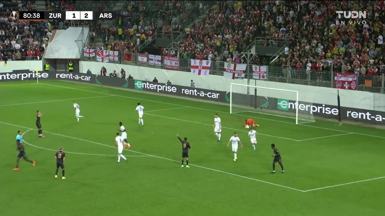 ¡TIRO ATAJADO! disparo por Gabriel Jesus.