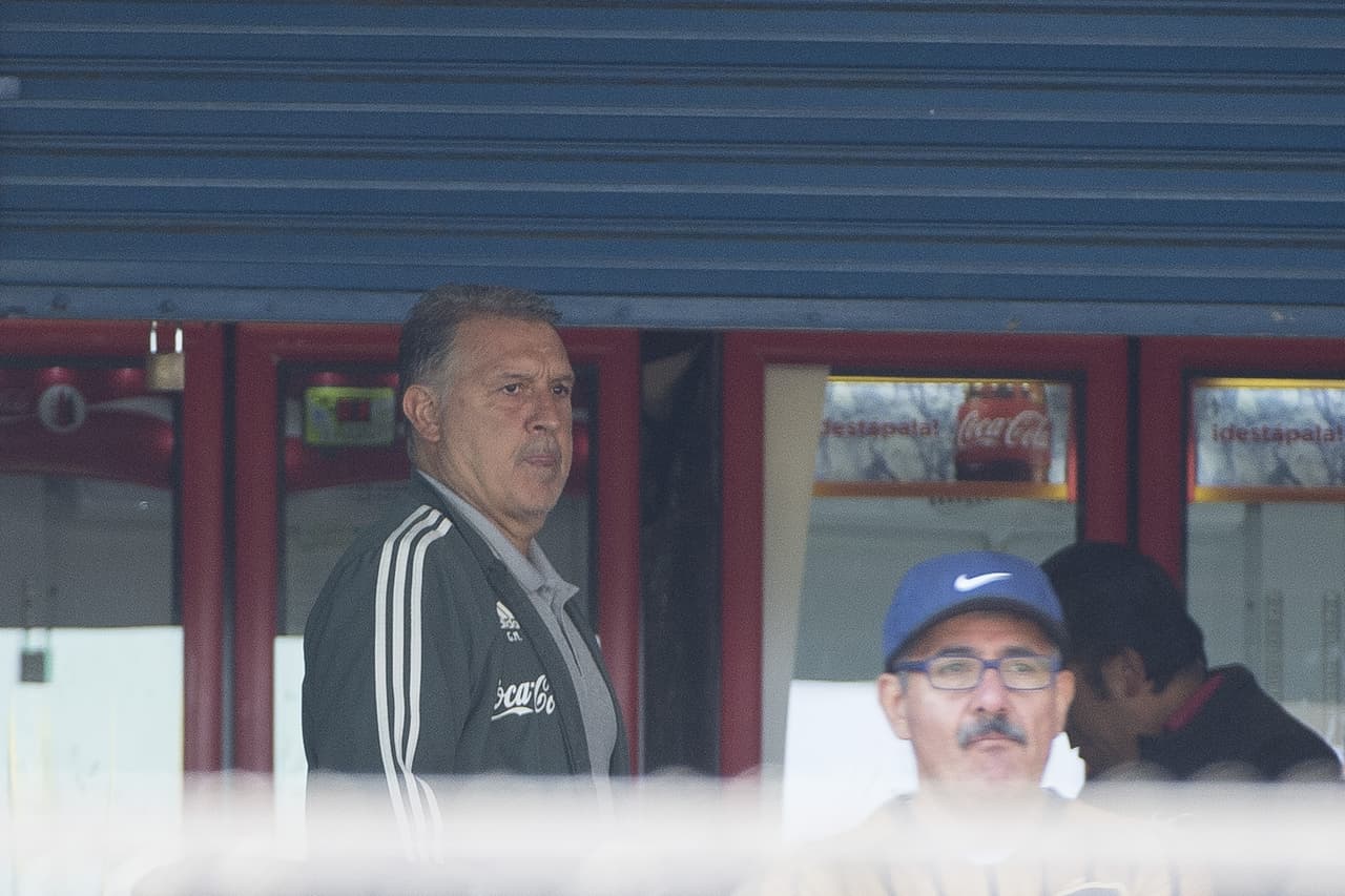 La presencia del argentino Gerardo Martino, técnico de México, fue un detalle de la fiesta de hinchas y porristas en el estadio Olímpico Universitario por el Pumas vs Monterrey en el Clausura 2019.