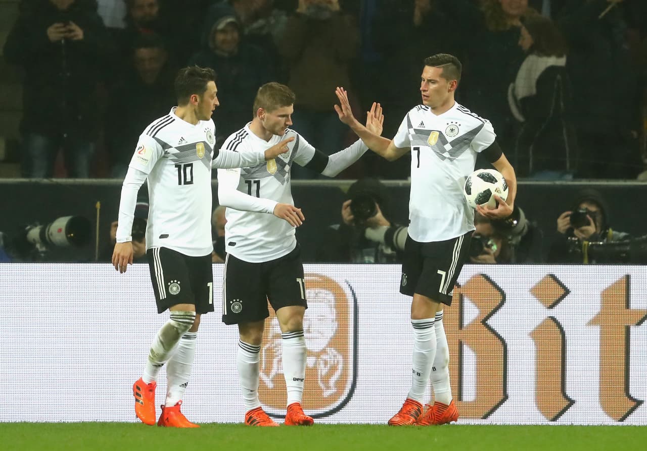 Alemania mejoró en la segunda mitad y se fue acercando al arco contrario. A los 53 minutos, llegó el tanto de la igualada. Werner, en un contragolpe, tras un gran pase de Mesut Ózil logró el 1-1.