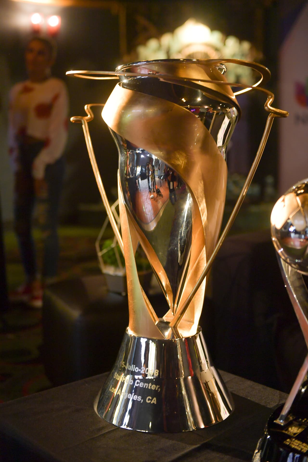 Los trofeos de Campeón de Campeones y SuperCopa MX