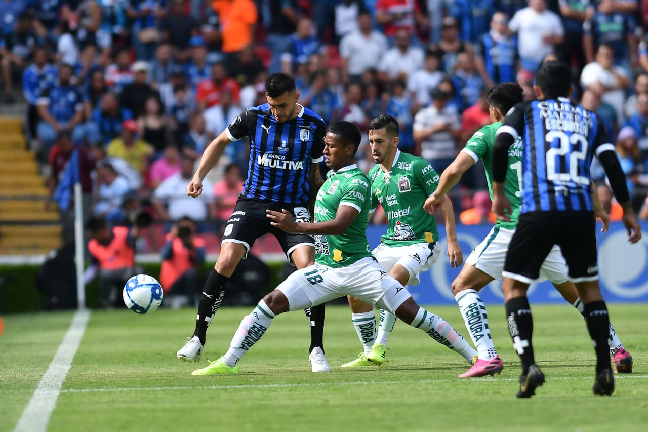 Los dos equipos centralizaban el juego en gran medida cuando tenían el balón en posesión.