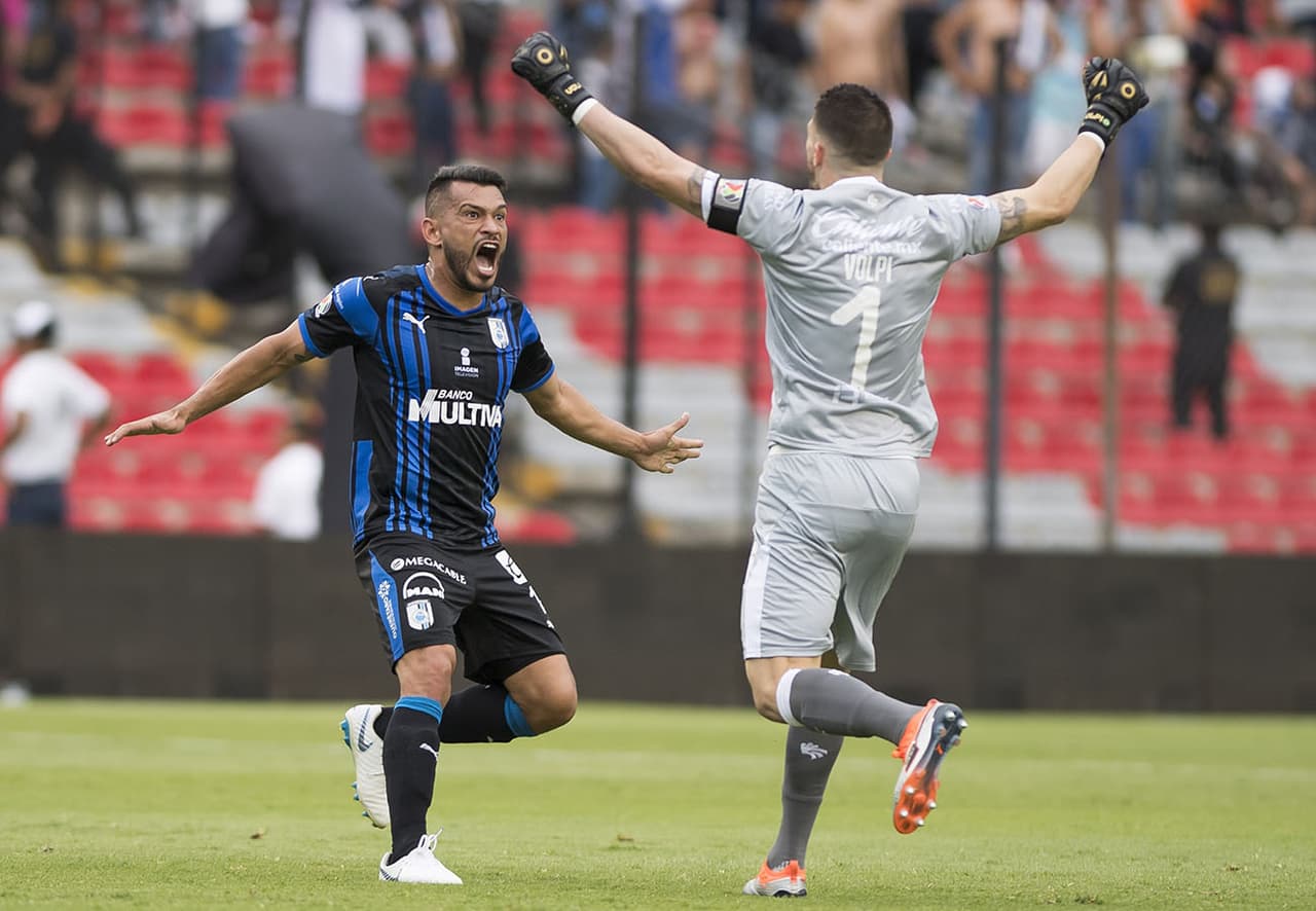 Los Gallos Blancos no ganaban desde el 31 de marzo, cuando vencieron 2-1 al Puebla también en la Corregidora. Fueron cinco juegos consecutivos sin obtener victorias.