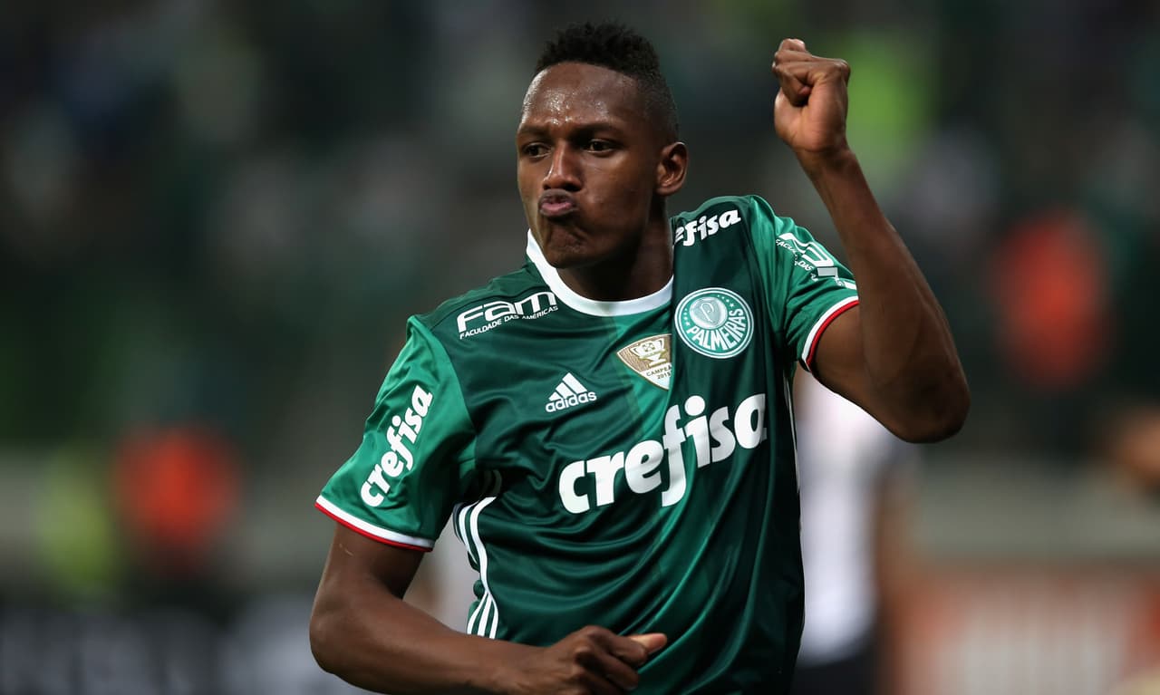 El Palmeiras lo vio y se interesó en él pagando 3.6 millones de dólares para convertirlo en una de sus estrellas.