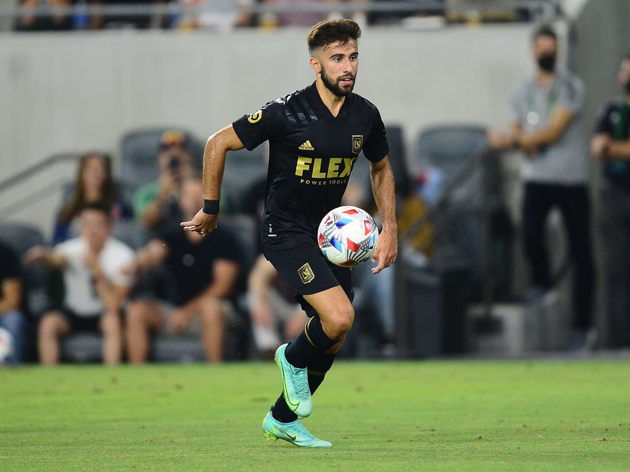 El uruguayo Diego Rossi anotó el otro gol del cuadro angelino.
<br>