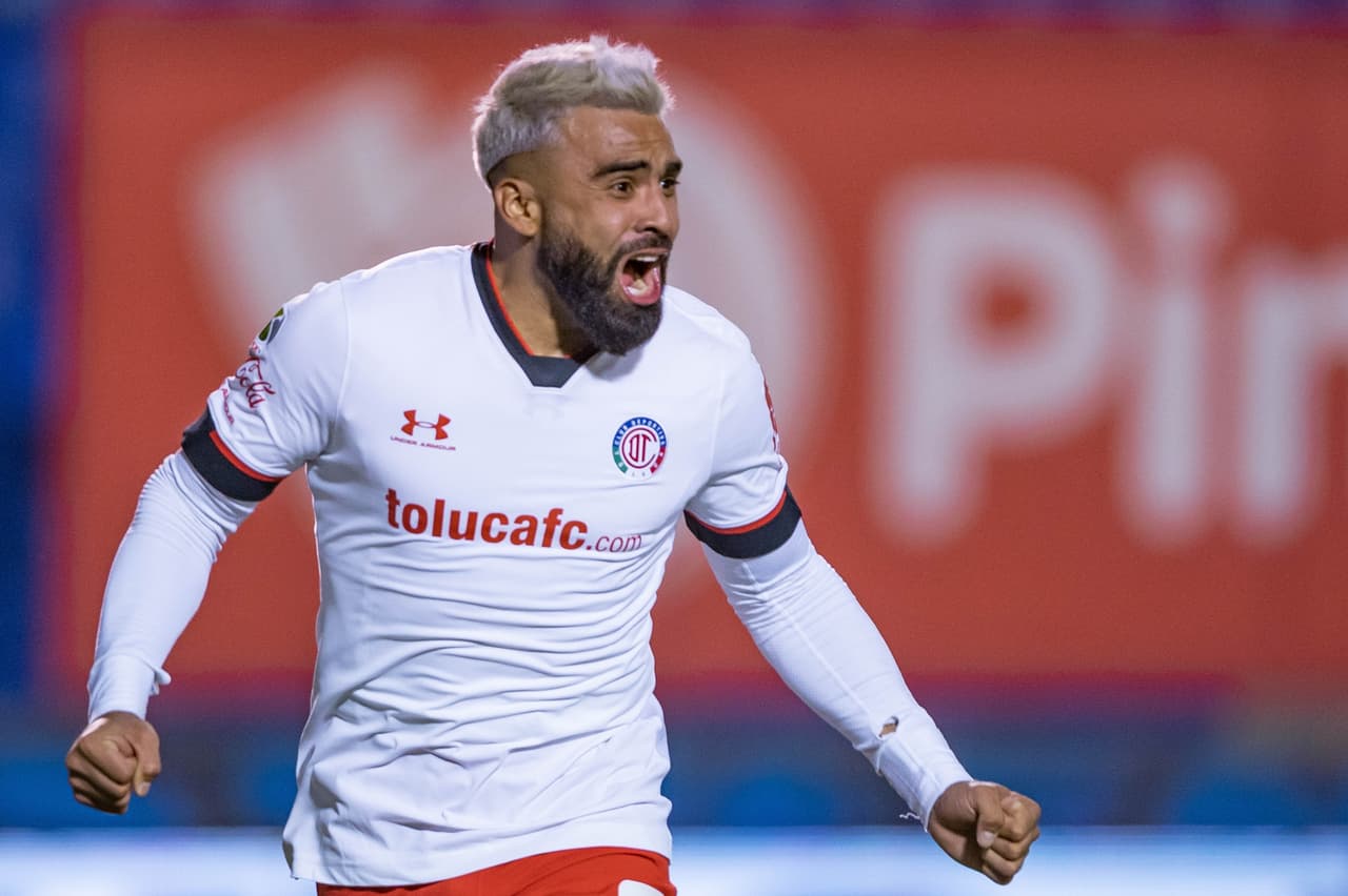 El Tuca explica el problema que le hizo usar muletas ante Toluca