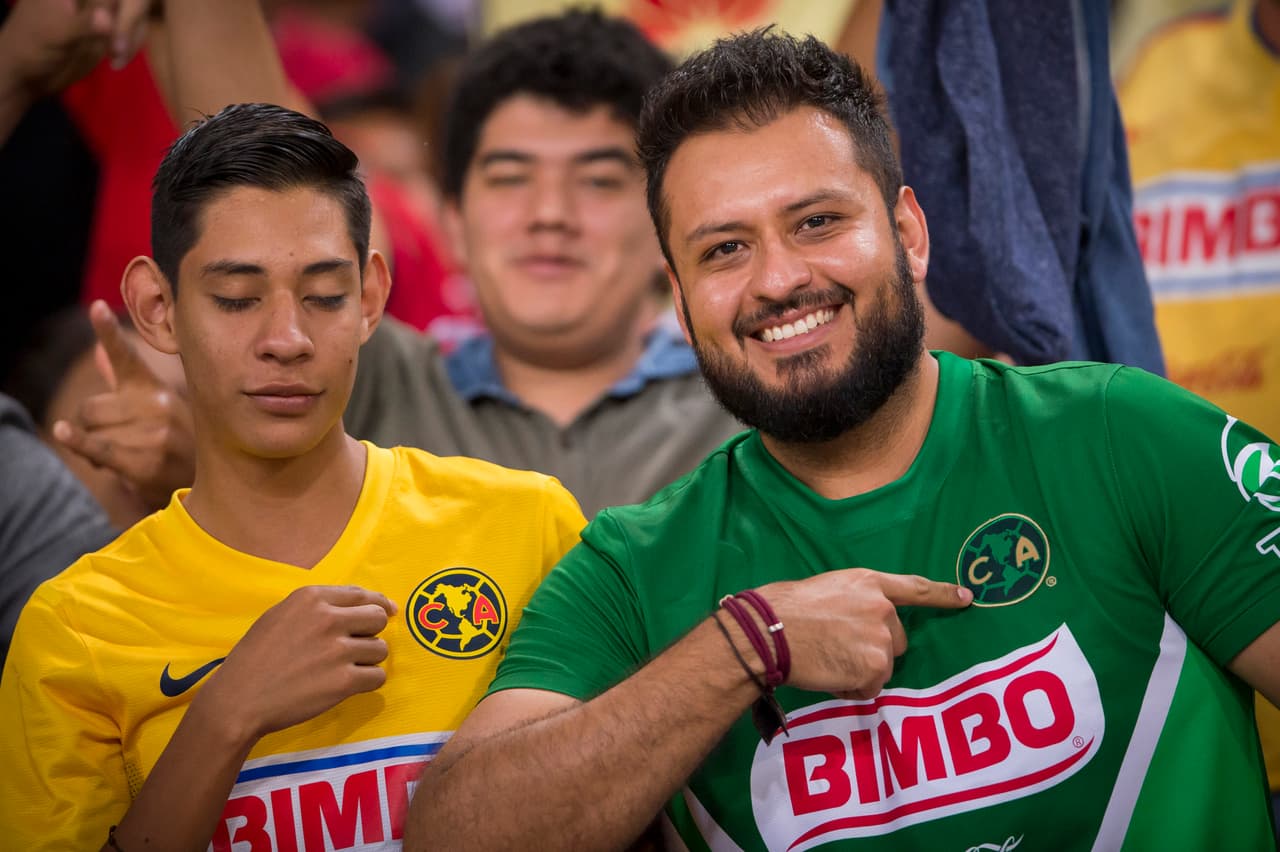 El colorido de la afición en la Jornada 16