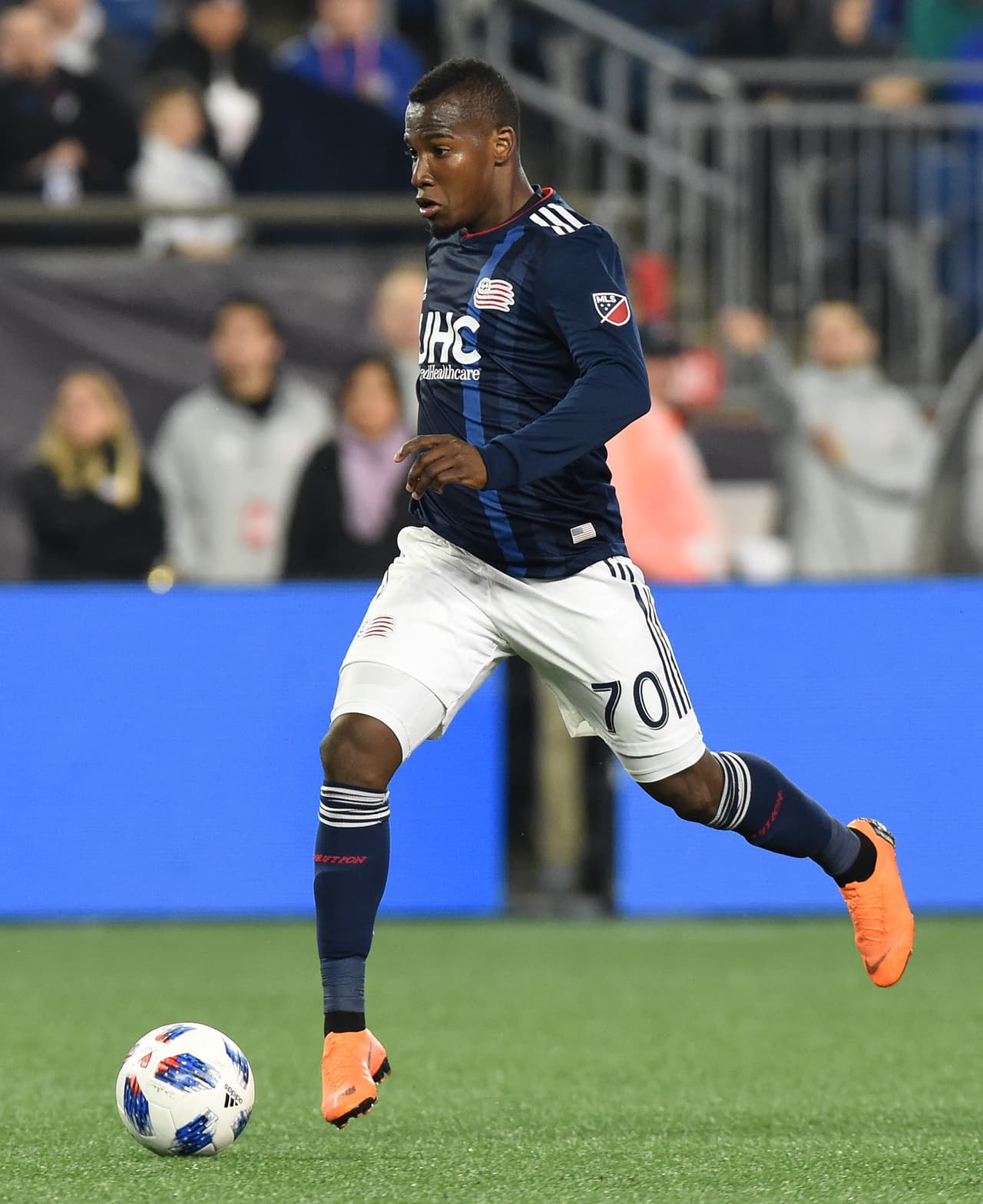 Doblete para Cristian Penilla en la victoria 3-2 del sábado de New England Revolution frente a Toronto FC. (USA Today Images)