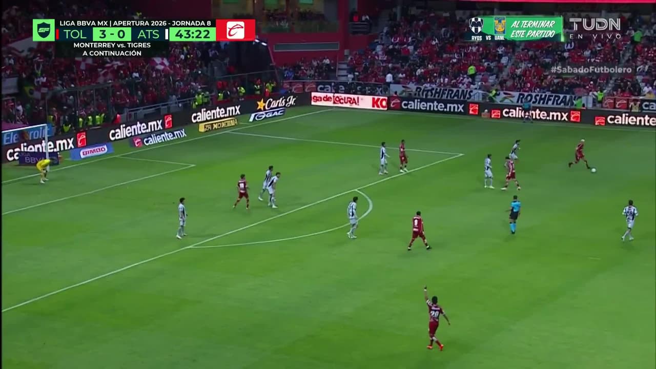 ¡Camilo! El arquero del Atlas hace un atajadón y evita el cuarto del Toluca