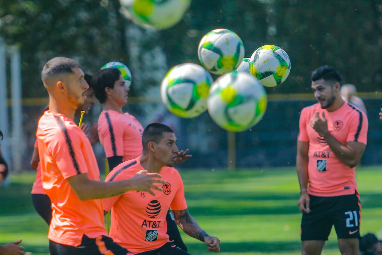 Oribe Peralta volvió a entrenar y su presencia en el entrenamiento de América genera liderazgo con miras al Clásico Nacional contra Chivas de Guadalajara en los Cuartos de Final de la Copa MX y en la Liga MX.