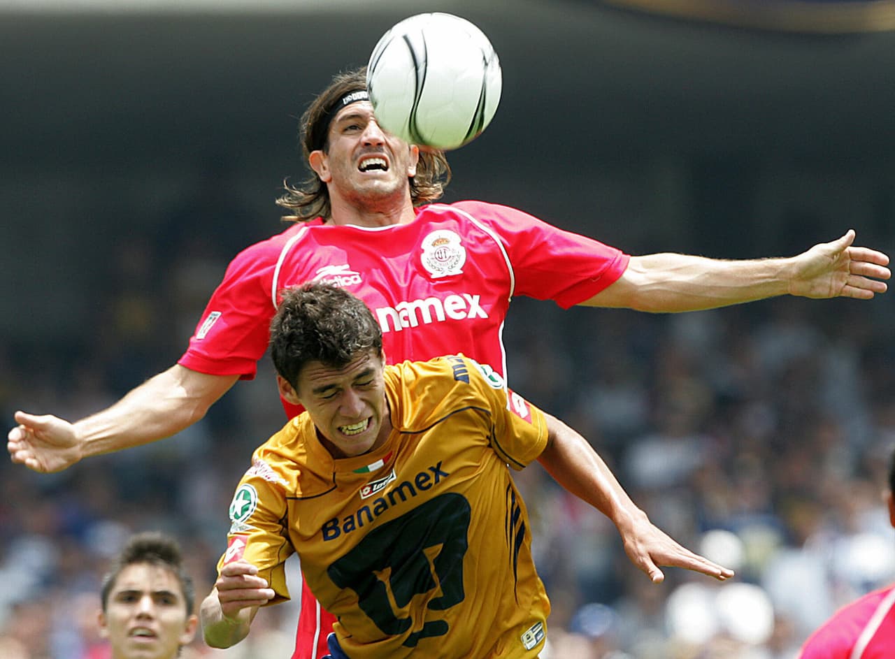 Para Moreno todo comenzó con los Pumas de la UNAM en enero de 2006, luego de 3 años jugando con las Fueras Básicas del club.