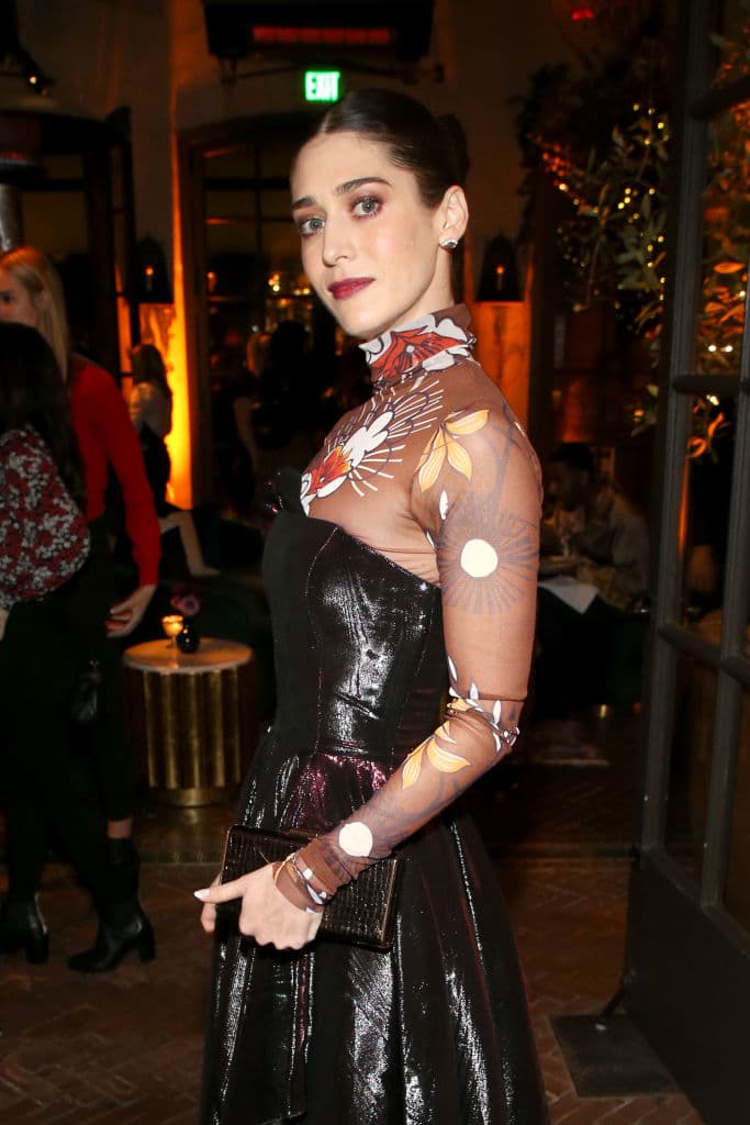 True Blood (2008) - En un pueblo de Lousiana, una serie de brutales asesinatos hace peligrar la convivencia entre vampiros y seres humanos, que hasta entonces había sido pacífica gracias a una bebida japonesa hecha de sangre sintética.
<br>