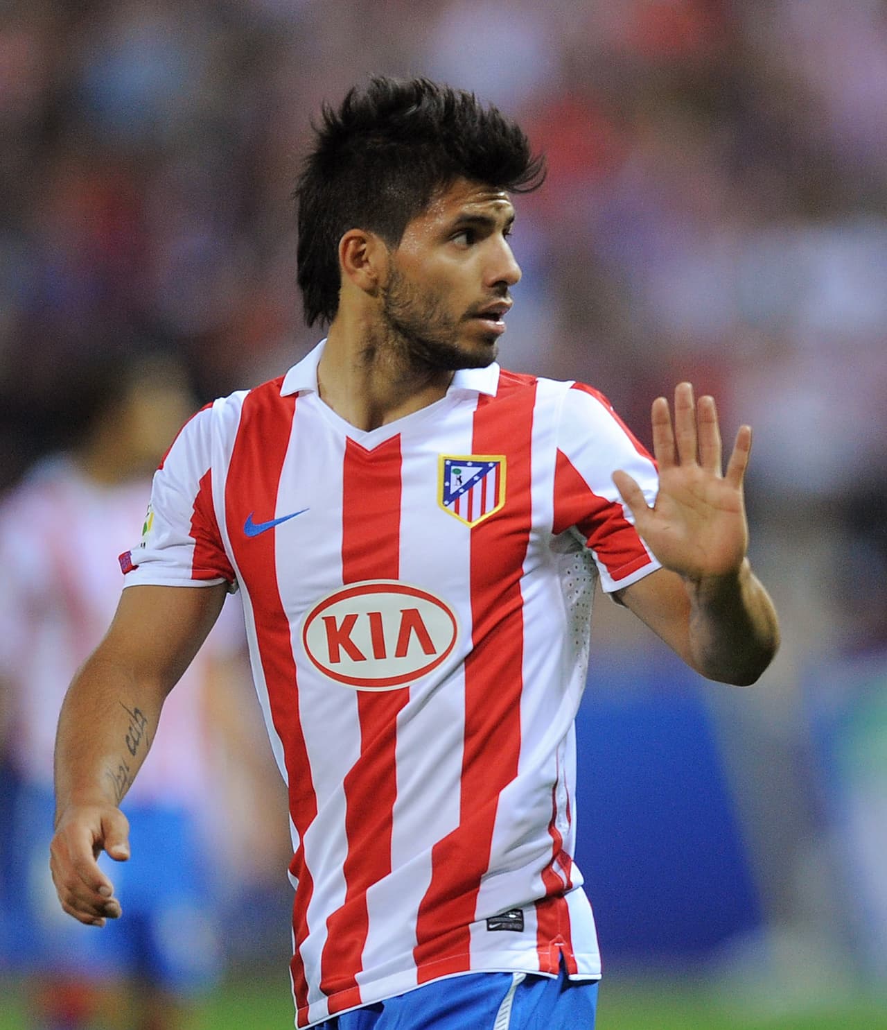MADRID, SPAIN - SEPTEMBER 26: Sergio Aguero of Atletico Madrid signals to the bench during the La Liga match between Atletico Madrid and Real Zaragoza at the Vicente Calderon stadium on September 26, 2010 in Madrid, Spain. (Photo by Denis Doyle/Getty Images)