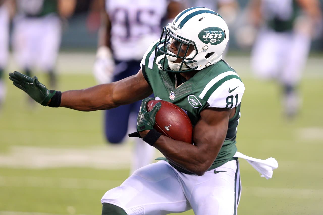 New York Jets wide receiver Quincy Enunwa (81) runs the ball against the New England Patriots during an NFL game at MetLife Stadium in East Rutherford, N.J. on Sunday, Dec. 27, 2015. (AP Photo/Brad Penner)