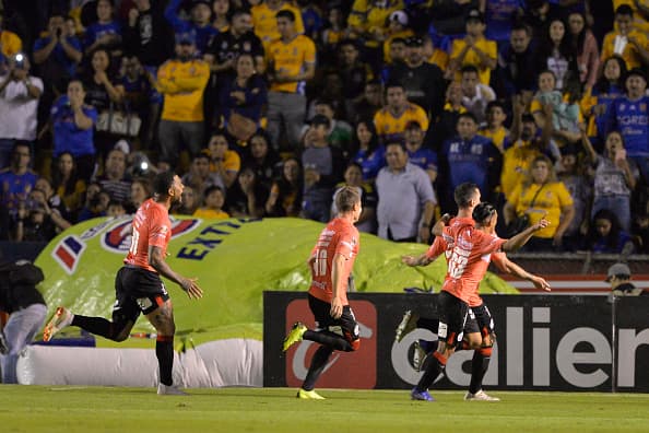 Tras la revisión del VAR se decretó penal favorable a los visitantes y Luis Ramos se encargó de cambiarlo por gol.