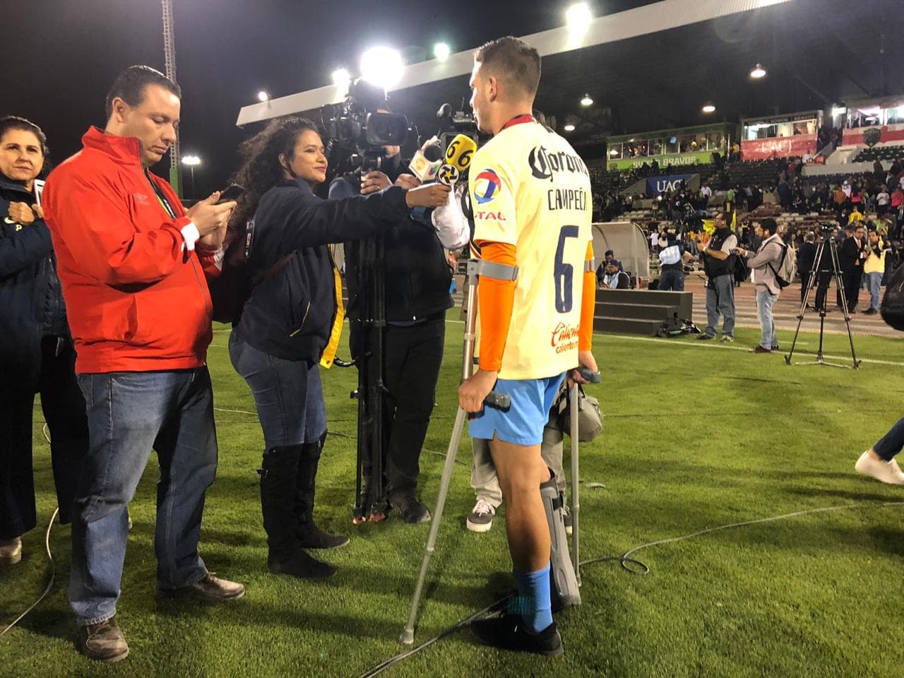 ¿Título costoso? Benedetti sale en muletas de la Final