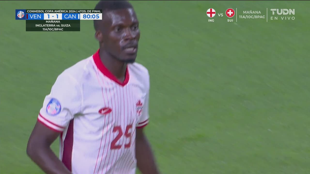 ¡Parecía el gol del triunfo para Canadá! Oluwaseyi bombea a Romo, pero sale arriba del arco