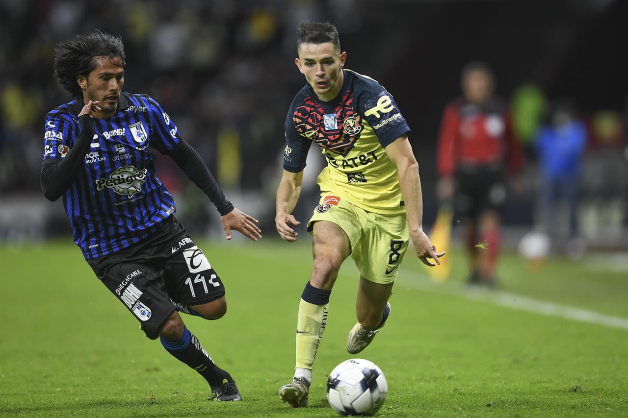 Con gol de último minuto, Gallos Blancos le arrebató el triunfo al América que sigue sin ganar en el Estadio Azteca y volvió a irse entre abucheos y muchas dudas del futuro de Santiago Solari.
