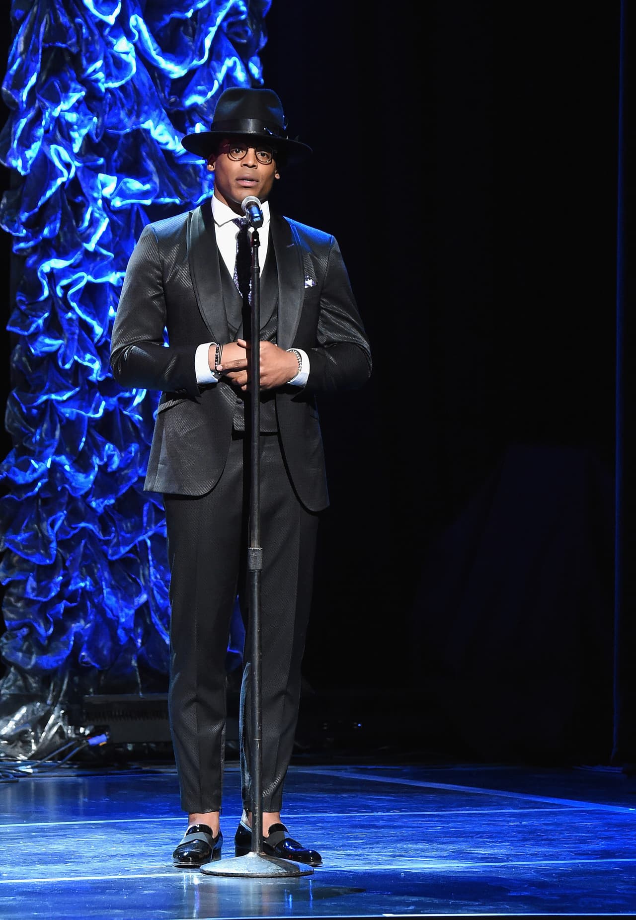 Si tuviera que fungir como maestro de ceremonia, tampoco tendría problema para conseguir trabajo.