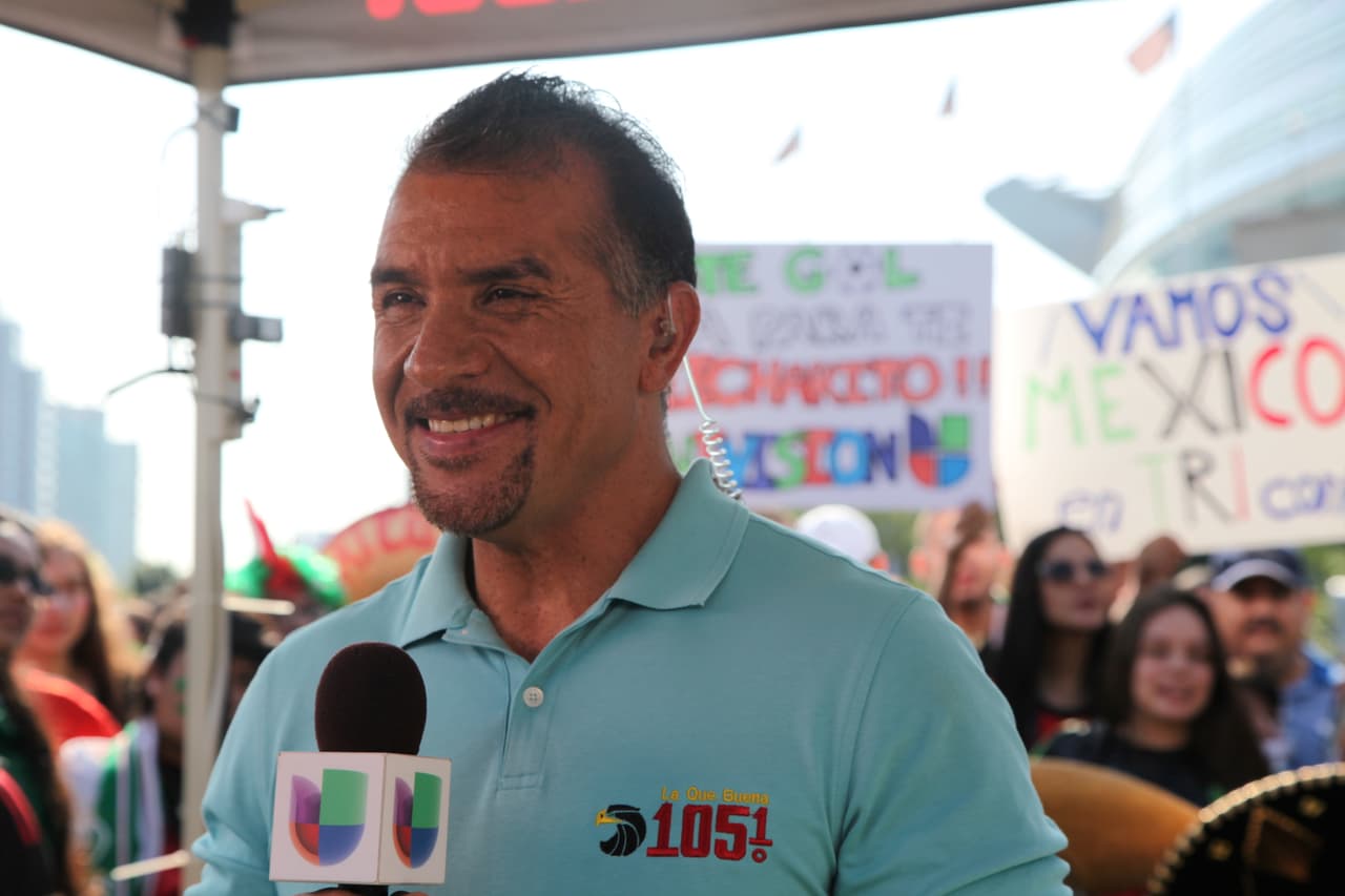 Érika Maldonado y Héctor Lozano, con El Primo Rafa y Mariachico convivieron con los fans de Univision Chicago y se la pasaron de lo mejor. Disfrutaron del ambiente previo al encuentro entre México y Cuba en esta Copa Oro ¡incluso se tomaron muchas selfies!