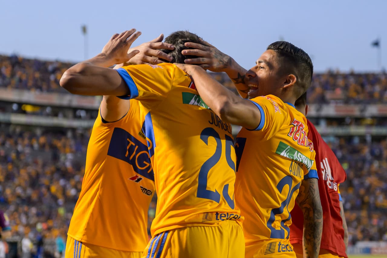 Quien le sigue, 
<b>Tigres, </b>vive una situación igual ya que con un empate más tendrán su puesto asegurado en la Liguilla. Sus últimos dos juegos son ante Necaxa y Monterrey.
