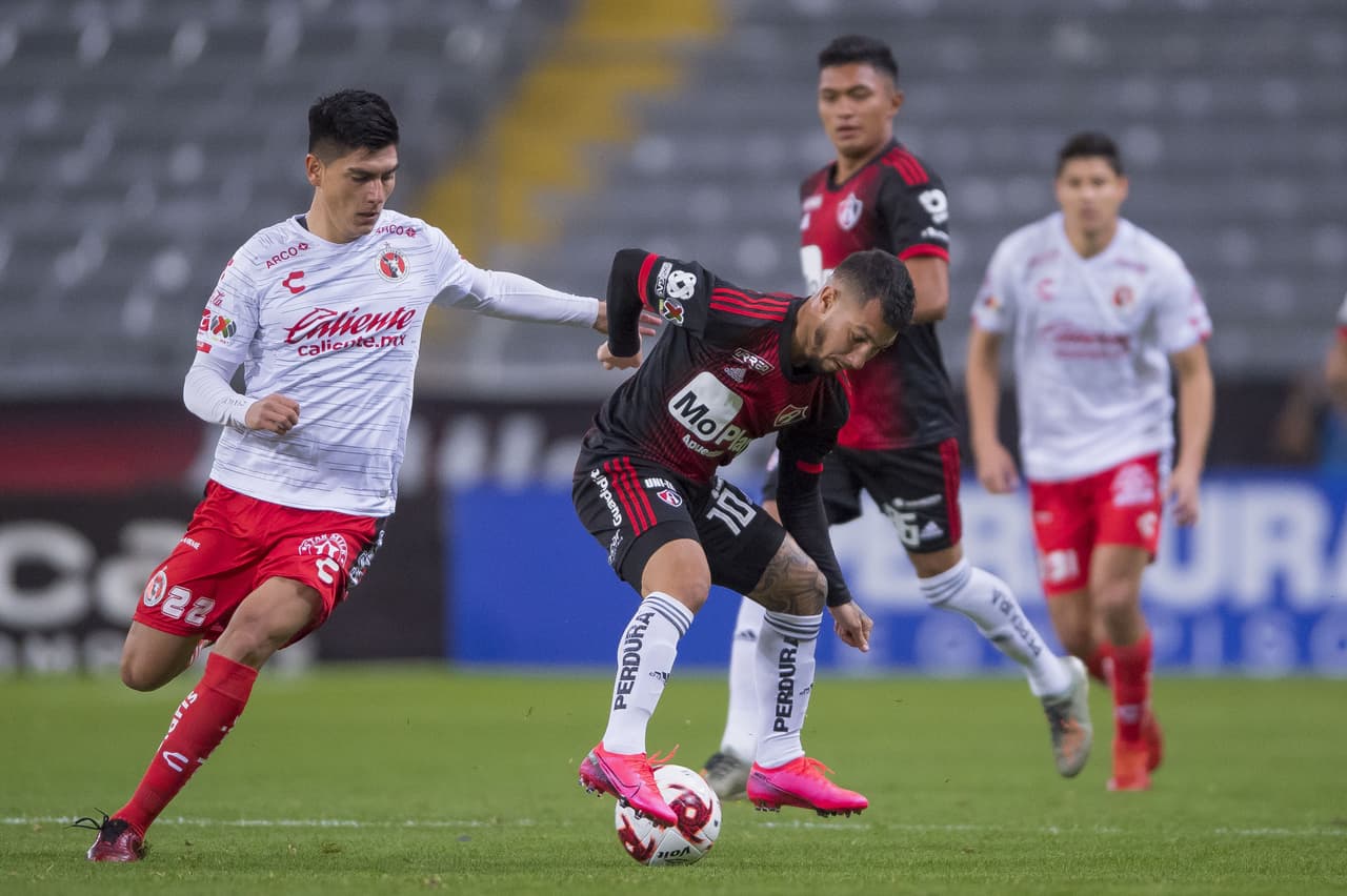 Con goles de Luciano Acosta y Javier Correa, Atlas gana y se queda con los puntos.
