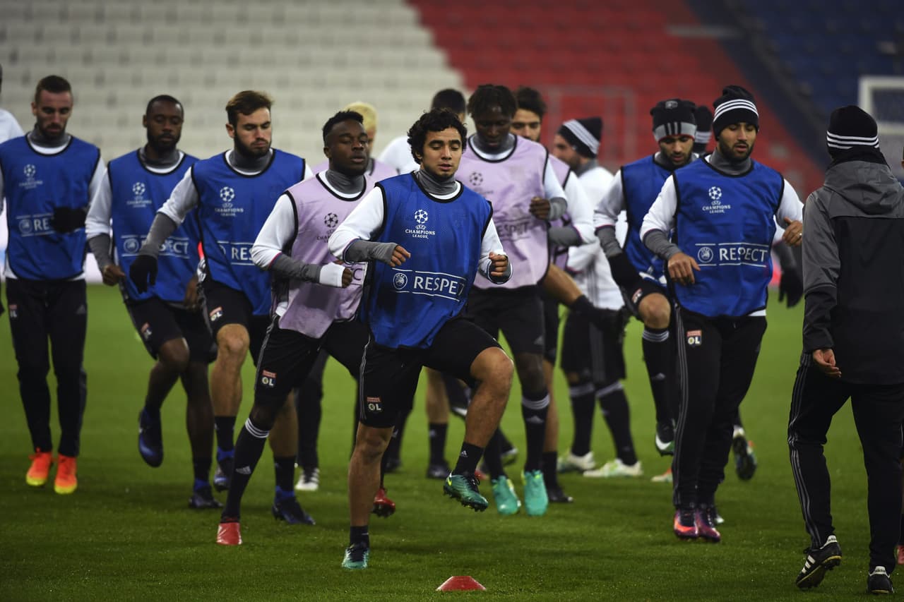 Lyon tendrá que vencer por al menos dos goles al Sevilla en su partido como local para soñar con los octavos de final. El el grupo H, donde Juventus ya obtuvo el paso a octavos de final como líder, también es claro que Dinamo Zagreb no tiene opciones de Europa League.