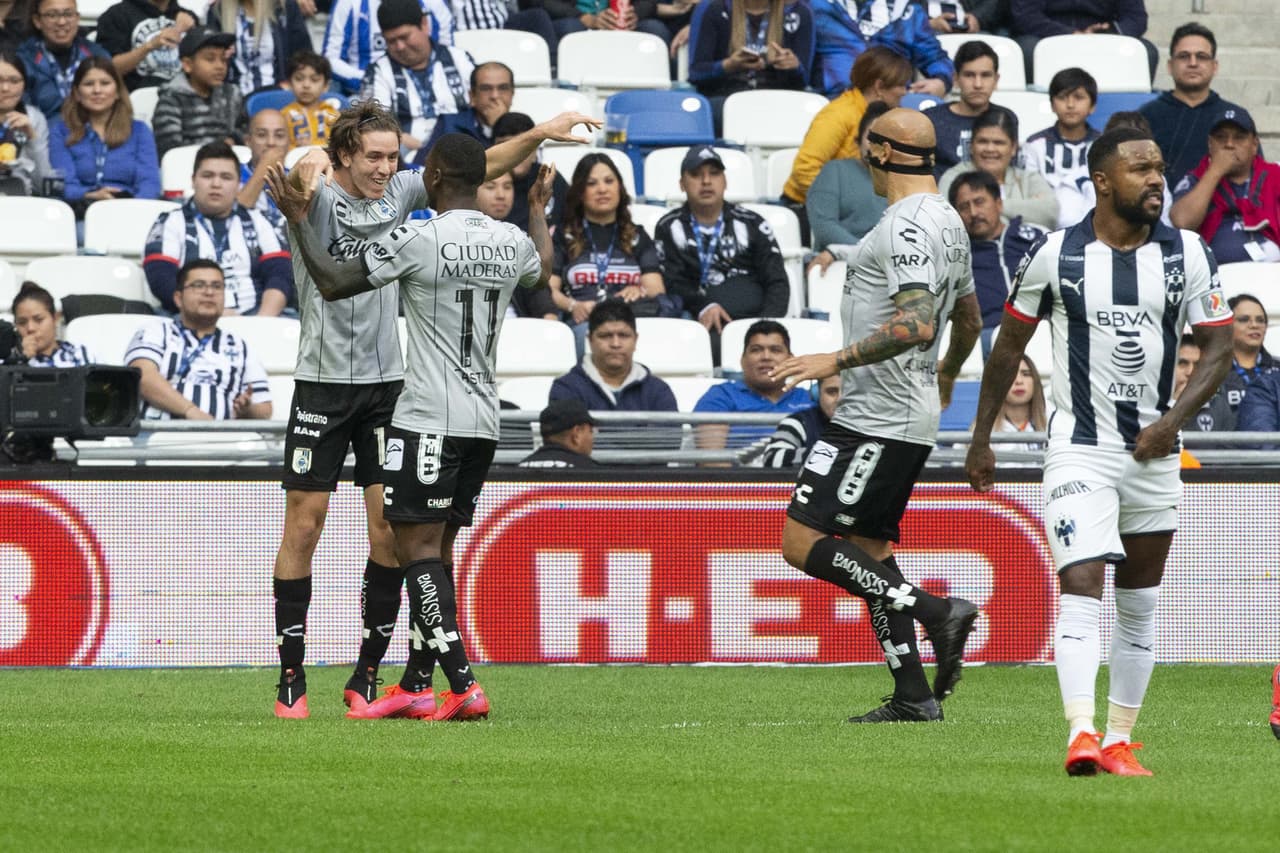 Con goles de Mracel Ruiz y Ariel Nahuelpan, Querétaro le roba los tres puntos a Monterrey en el gigante de acero.