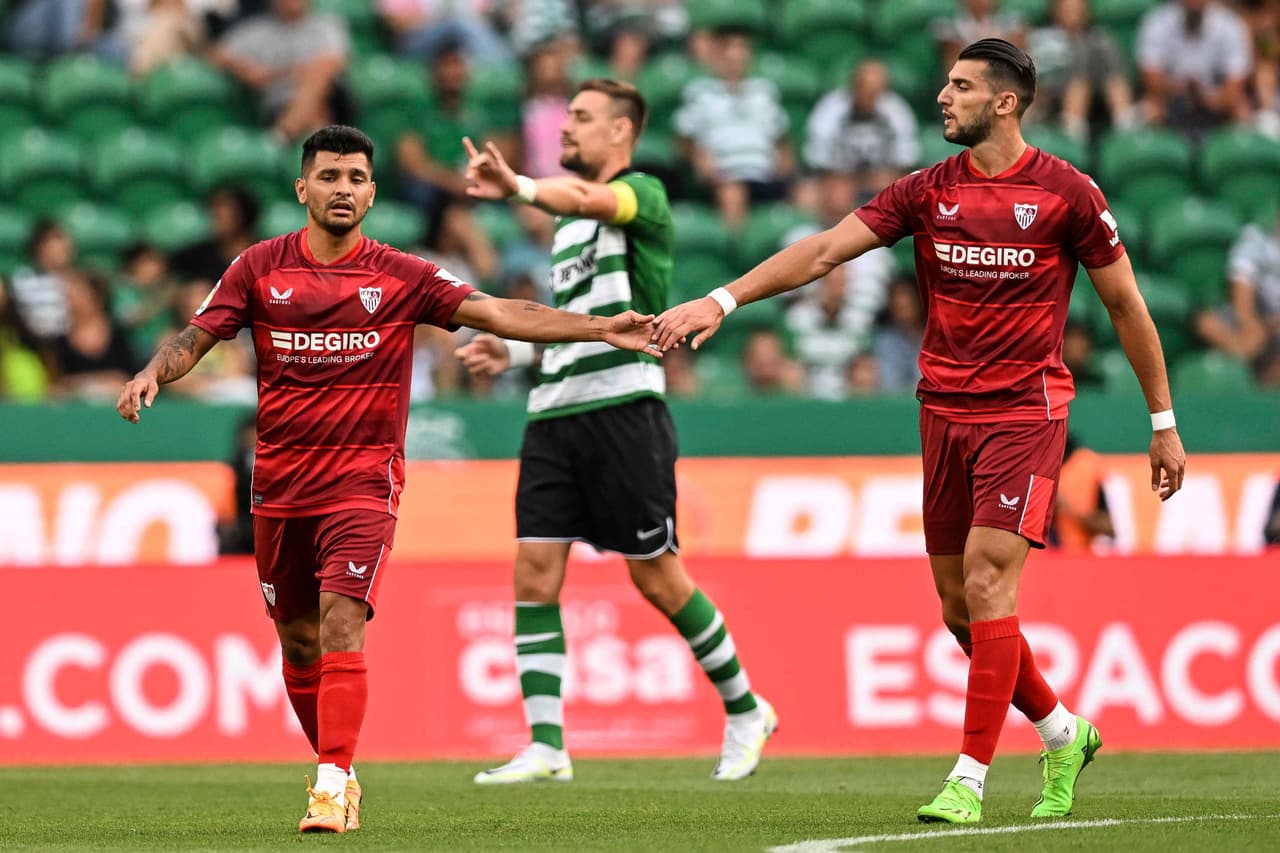 'Tecatito' Corona anota el único gol del Sevilla en el empate frente al Sporting de Lisboa