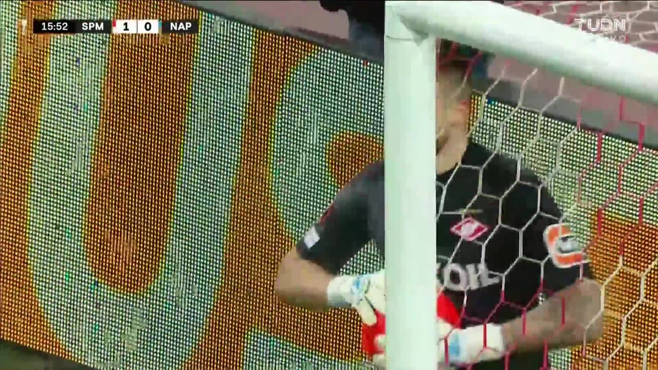 ¡TIRO ATAJADO! disparo por Eljif Elmas.